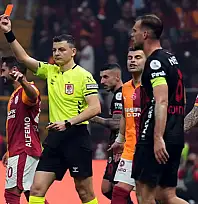 Galatasaray'da Roland Sallai kırmızı kart gördü