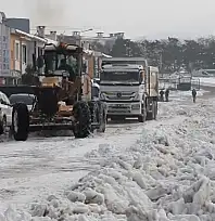Galericiler Sitesi'nde karla mücadele çalışması