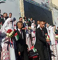 Gazze'de 54 çift savaşın gölgesinde dünya evine girdi