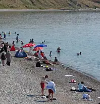 Göl kenarında yaşayıp göle girememek