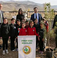 Gürpınar'da fidanlar toprakla buluştu