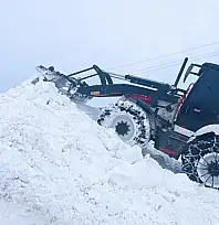 Gürpınar'da karla mücadele aralıksız sürüyor