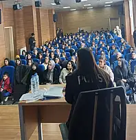 Gürpınar'da öğretmen ve öğrencilere KADES eğitimi verildi