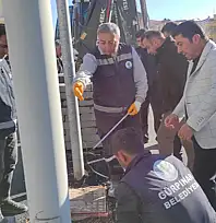 Gürpınar'da orta refüj düzenleme çalışmaları devam ediyor