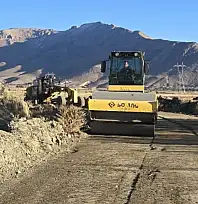 Gürpınar'da yol çalışmaları sürüyor