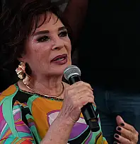 Hülya Koçyiğit Van'da sevenleriyle buluşacak