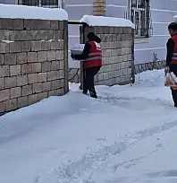 İhtiyaç sahiplerine gıda kolisi ve kurban eti desteği