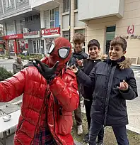 İzmirli Spiderman'den Van Gölü'ne dikkat çeken dalış