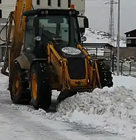 Kalecik Yeni TOKİ'de kar temizleme çalışması