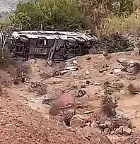 Kamyonetle çarpışan yolcu otobüsü şarampole yuvarlandı: 37 ölü, 13 yaralı