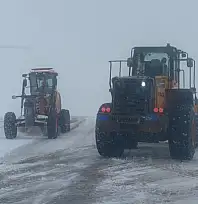 Karabet Geçidi'nde kar temizleme çalışması devam ediyor