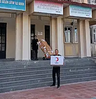 Kızılay'ın Erciş'teki giyim yardımı yüzleri güldürdü