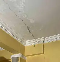 Kocaeli'de bir binanın kolonları çatladı: Aileler korkuyla evi tahliye etti