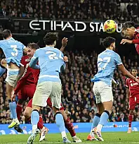 Manchester City, Liverpool'u 3-0 ile geçti