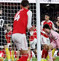 Manchester United, Arsenal'ı 3-2 mağlup etti