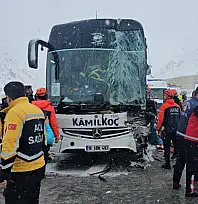 Marmaris'ten Van'a gelen yolcu otobüsü kaza yaptı