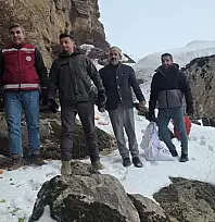 Muradiye'de yaban hayvanları için doğaya yem bırakıldı