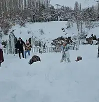 Muradiye Şelalesi'ne ziyaretçi akını