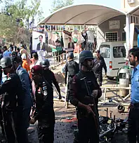 Pakistan'daki intihar saldırısını Pakistan Talibanı üstlendi