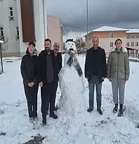 Pansiyonlu okullarda kardan adam şenliği