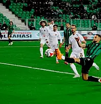 Sakaryaspor, Hatayspor'u 3 golle uğurladı