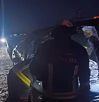 Seyir halindeyken yanan aracın motoruna karla müdahale