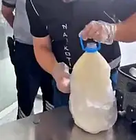 Süt şişesi içinde uyuşturucu gele geçirildi