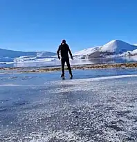 Taşlıçay Balık Gölü kısmen buz tuttu