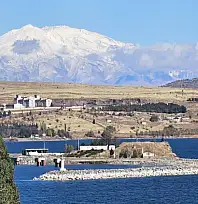 Tatvan'ın yüksek kesimleri beyaza büründü