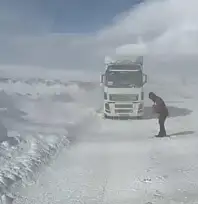 Tendürek Geçidi yoğun kar ve tipi nedeniyle ulaşıma kapandı