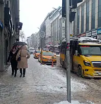 Toplu taşımada kış çilesi: Seferler yetersiz, araçlar tıka basa dolu