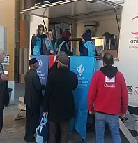 Türk Kızılay Van Şubesi'nden vatandaşlara sıcak çorba ikramı