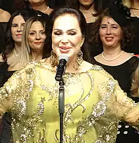 Türkan Şoray, 'İyilik Korosu' ile Mersin'de sanatseverlerle buluştu