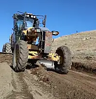 Tuşba'da kırsal mahallelerde yol çalışmaları sürüyor