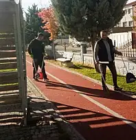 Tuşba'da parklarda temizlik çalışması