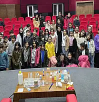 Üniversiteliler öğrencilere umut aşılıyor