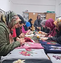 Unutulmaya yüz tutan el sanatları Vanlı kadınların ellerinde yaşatılıyor
