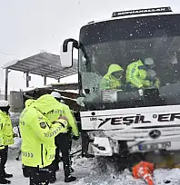 Van'a gelen yolcu otobüsü kaza yaptı
