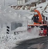 Van-Çatak yolunda 5. gün: Geçişler sadece acil ve öncelikli araçlara açık