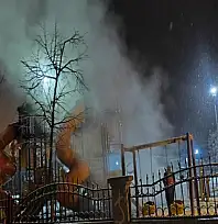 Van'da çocuk parkını yaktılar