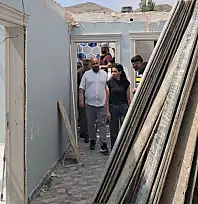 Van'da evi yanan aileye destek