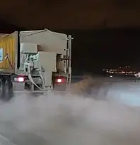 Van'da gece boyu kar mesaisi: Ana arterler tuzlandı