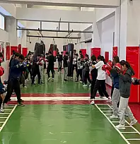 Van'da genç boksörler ringlere hazırlanıyor