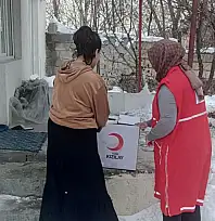 Van'da ihtiyaç sahibi ailelere gıda desteği sürüyor