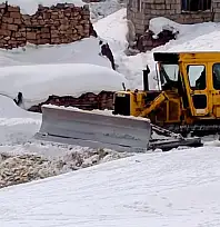 Van'da karla mücadele aralıksız sürüyor