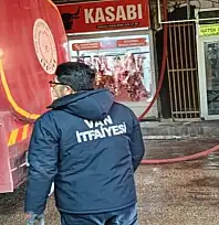 Van'da korkutan yangın: 5 iş yeri zarar gördü