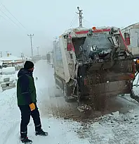 Van'da zorlu hava şartlarına rağmen temizlik çalışmaları aksamıyor