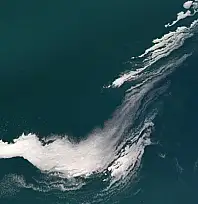 Van Gölü yüzeyindeki köpüklenme şaşırttı