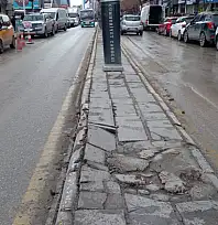 Van'ın Cumhuriyet Caddesi orta refüjü bakım bekliyor