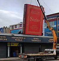 Van'ın simgesi Sözler maketi yeniden yerine asıldı